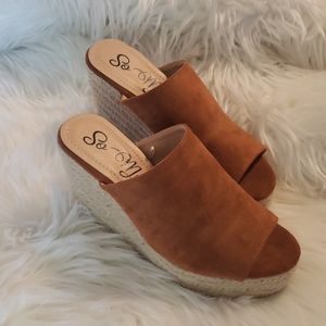 Brown wedges NWOT size 7